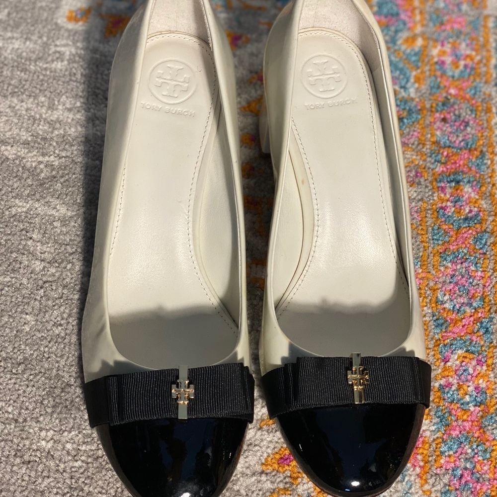 Tory Burch Cream and Black Patent Toe Bow Flats